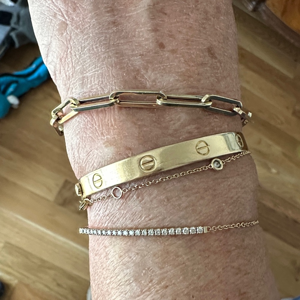 Elegant 14 kt Gold large link Bracelet 
Pair other bracelets or on its own. - Picture 7 of 7